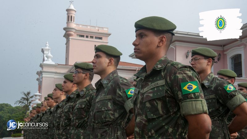Concurso do Exército: alunos perfilados durante atividade no pátio da EsPCEx - Foto: Divulgação