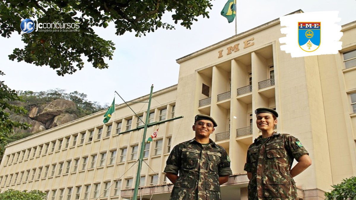 Concurso do Exército: alunos do IME posam para foto em frente ao prédio da instituição - Divulgação