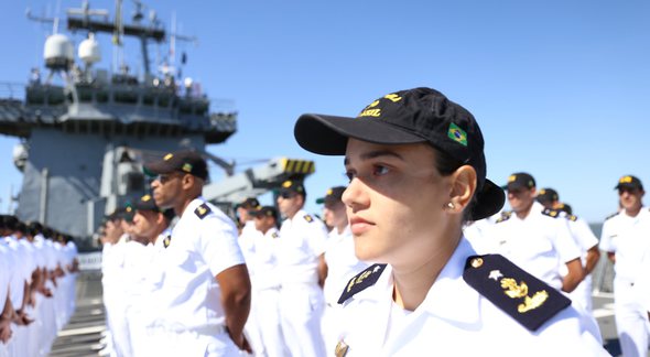 Concurso Marinha: militares perfilados em convés de embarcação - Divulgação