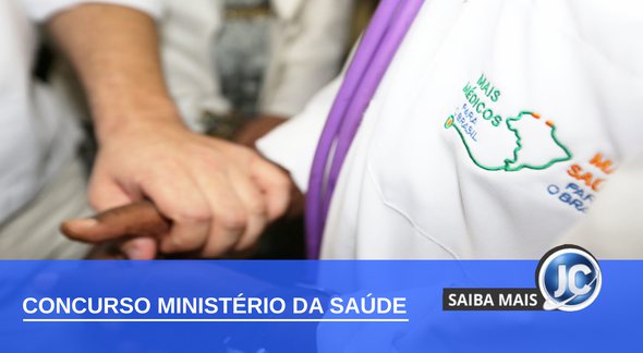 Concurso Ministério da Saúde - profissional do Programa Mais Médicos segura mão de pessoa ao seu lado - Karina Zambrana/Ascom/MS