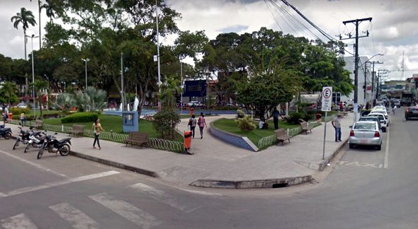 Concurso Prefeitura Cruz das Almas: praça no centro do município - Google Street View