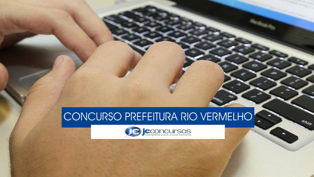 Concurso Prefeitura de Rio Vermelho - mãos posicionadas sobre teclado