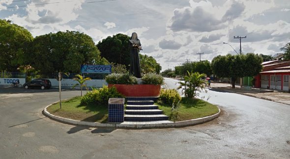 Concurso Prefeitura de Santa Rita de Cássia - praça localizada no centro do município - Google Street View