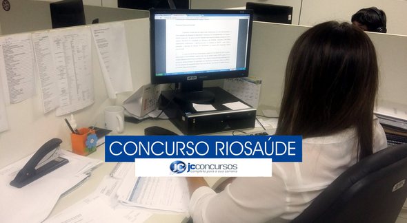 Concurso RioSaúde - pessoa trabalha em frente ao computador - EBC