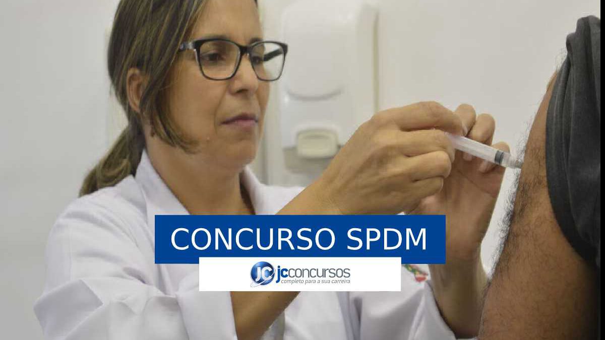 Concurso SPDM - profissional de saúde aplica vacina em paciente