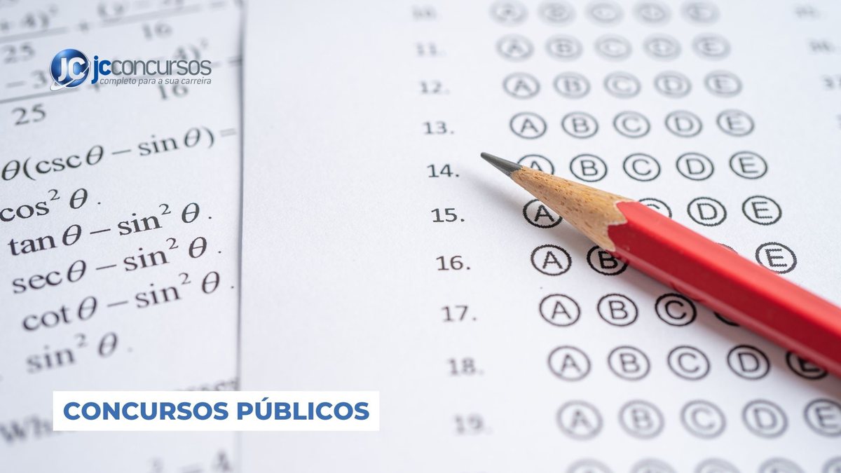 Concurso Prefeitura Ouro Preto: lápis em cima de folha de resposta