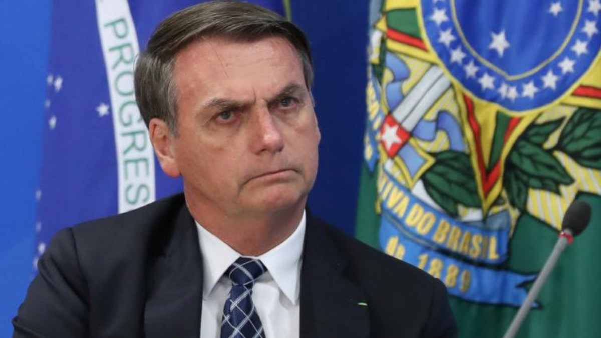Bolsonaro veta preferência do auxílio emergencial para mulheres chefe de família