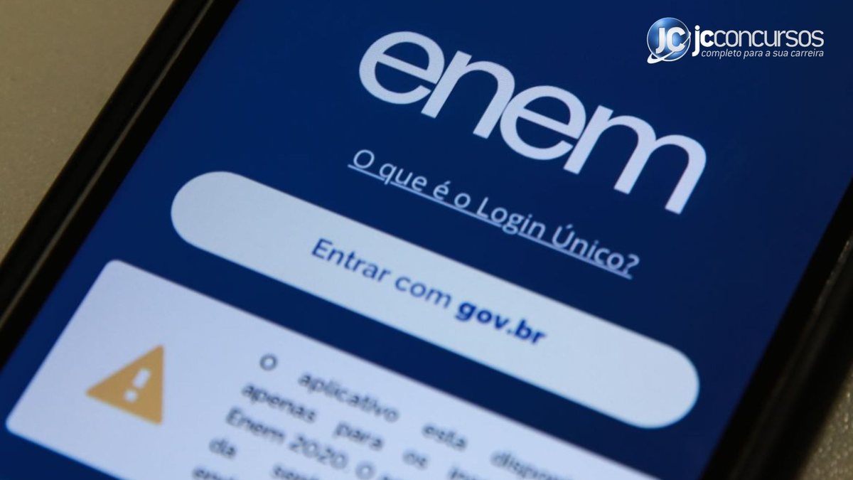 Celular aberto com site do Exame Nacional do Ensino Médio - Agência Brasil - ENEM 2023