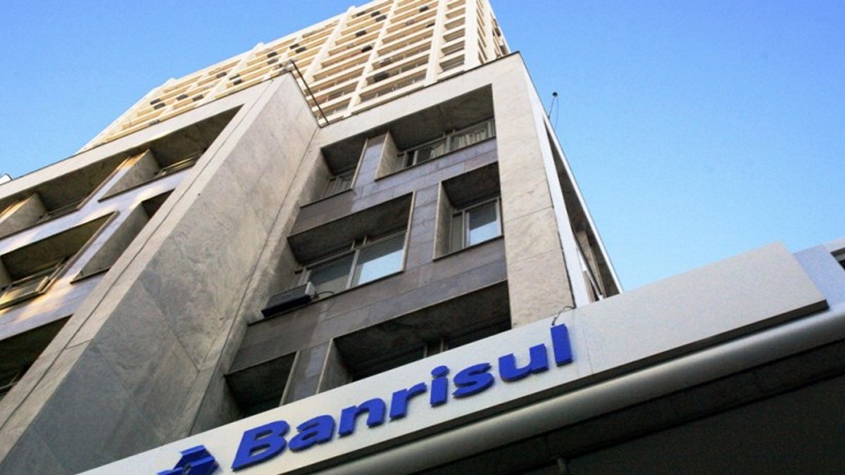 Fachada de agência do Banrisul, banco estatal com sede em Porto Alegre