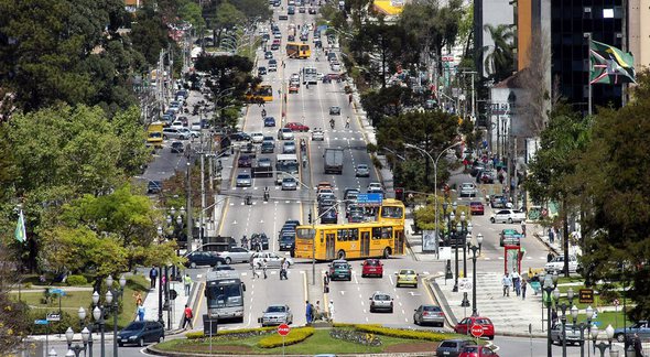 Concurso SEED PR : rua com carros - Divulgação
