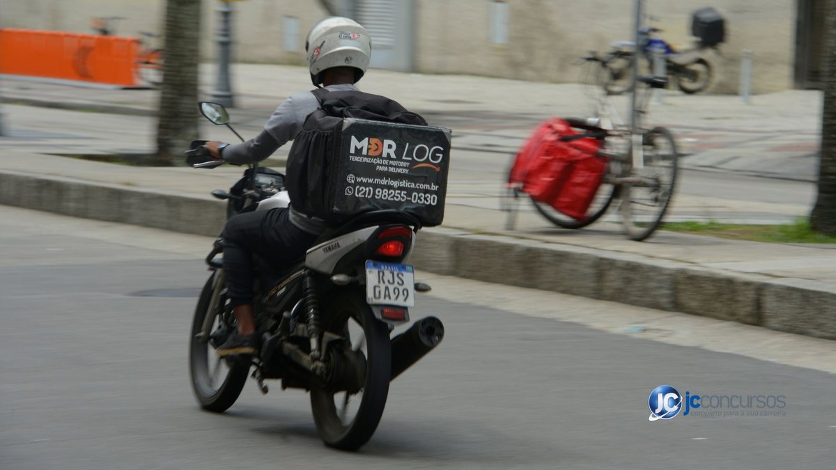 Motoboy realiza entrega - Agência Brasil - Isenção de impostos na compra de motocicletas